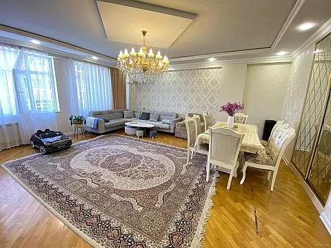 Satılır 3 otaqlı mənzil 135 m² — Bakı, İnşaatçılar 3 otaq 135.00 m²