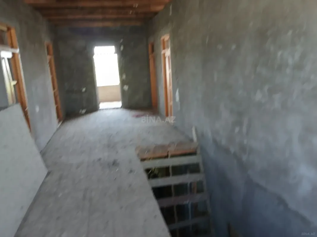 Satılır 9 otaqlı həyət evi 340 m²