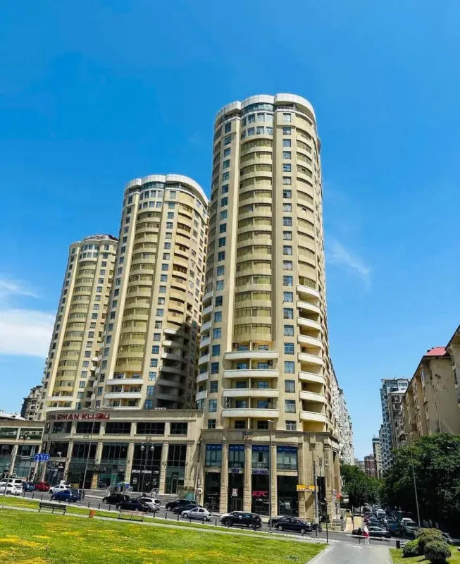 Kirayə verilir 3 otaqlı mənzil 160 m²