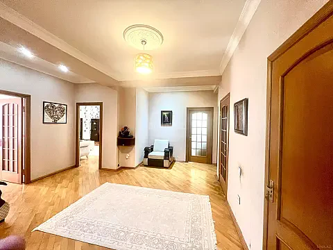 Satılır 3 otaqlı mənzil 130 m² — Bakı, Nərimanov 3 otaq 130.00 m²