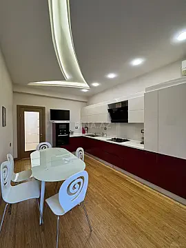 Satılır 5 otaqlı mənzil 200 m² — Bakı, Nizami 5 otaq 200.00 m²