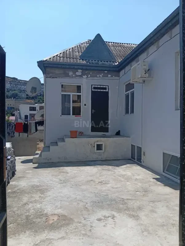 Satılır 7 otaqlı həyət evi 200 m²
