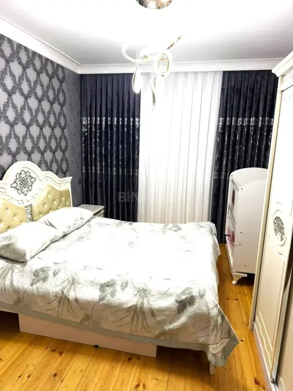 Satılır 4 otaqlı mənzil 100 m²