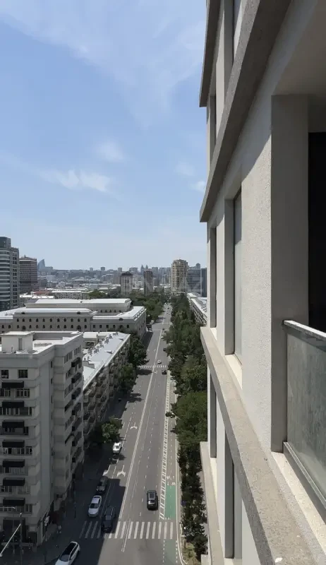 Satılır 4 otaqlı mənzil 209 m²