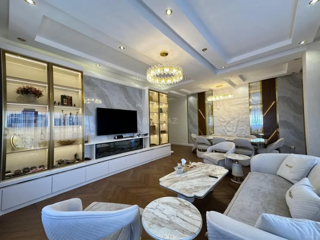 Satılır 4 otaqlı mənzil 185 m²