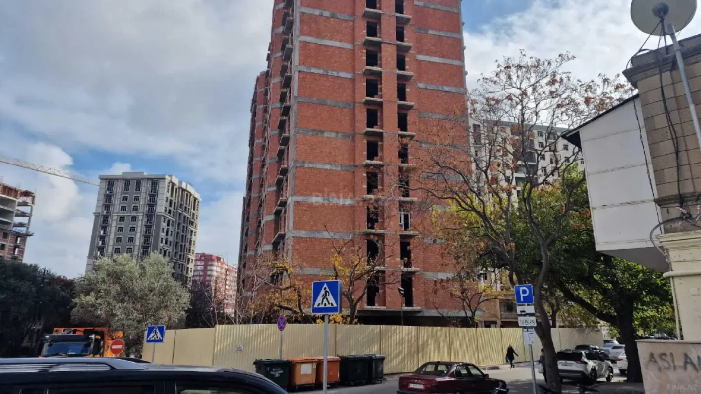 Satılır 3 otaqlı mənzil 162 m²