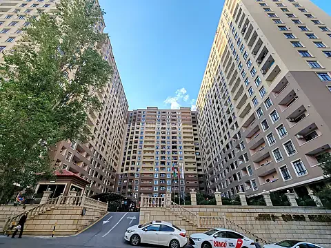 Satılır 2 otaqlı mənzil 42 m² — Bakı, İnşaatçılar 2 otaq 42.00 m²