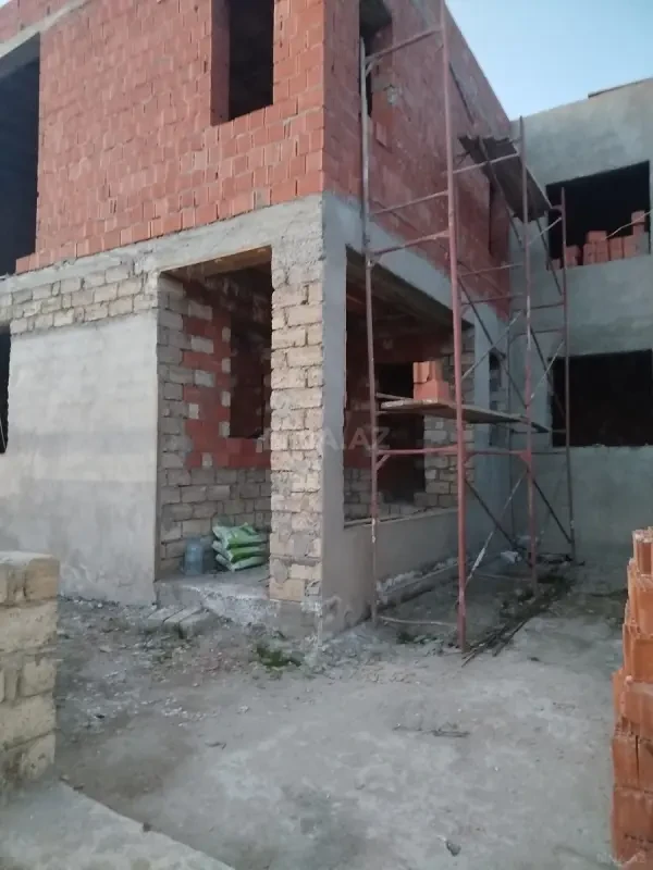 Satılır 7 otaqlı həyət evi 240 m²
