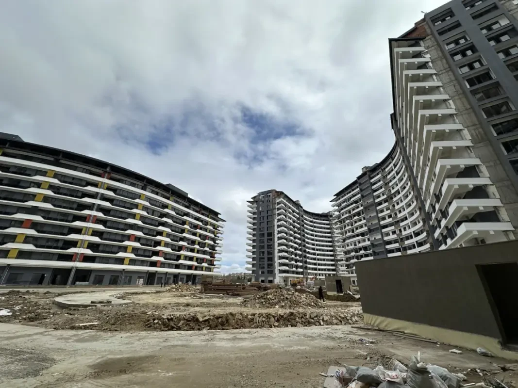 Satılır 3 otaqlı mənzil 146.6 m²