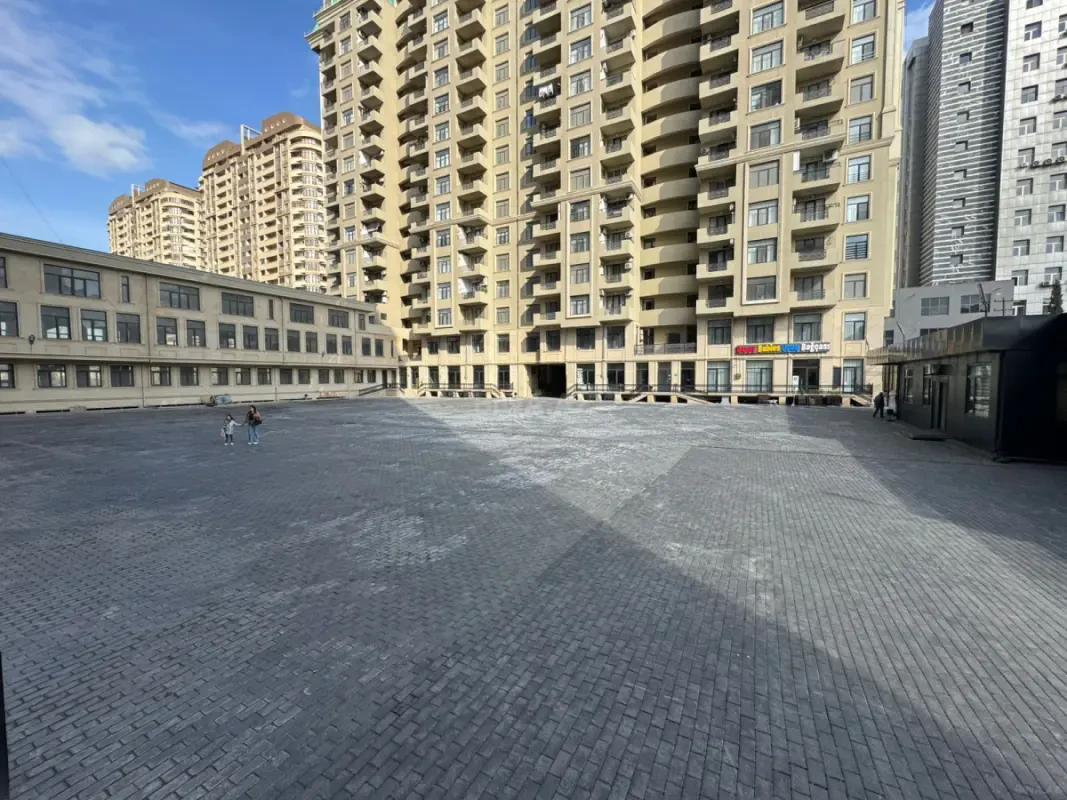 Satılır 2 otaqlı mənzil 77 m²