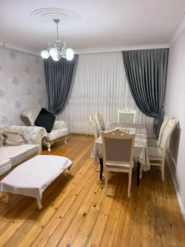 Satılır 4 otaqlı mənzil 120 m²