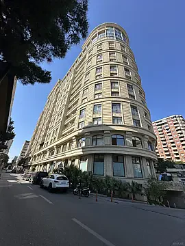 Satılır 4 otaqlı mənzil 220 m² — Bakı, Nizami 4 otaq 220.00 m²