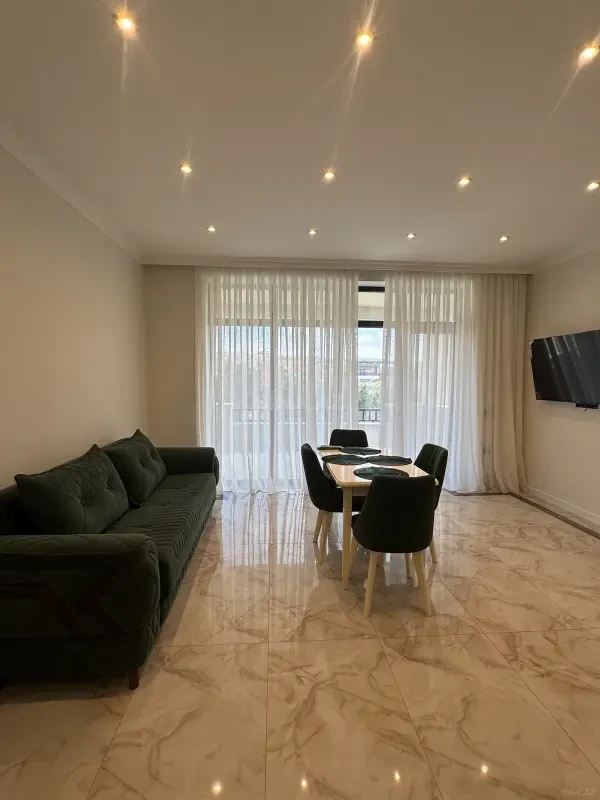 Kirayə verilir 2 otaqlı mənzil 85 m²