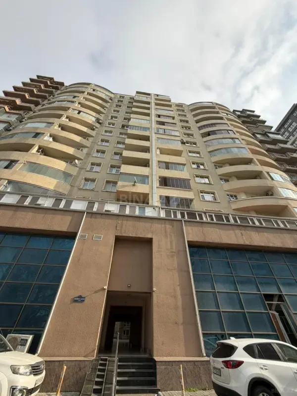 Satılır 3 otaqlı mənzil 130 m²