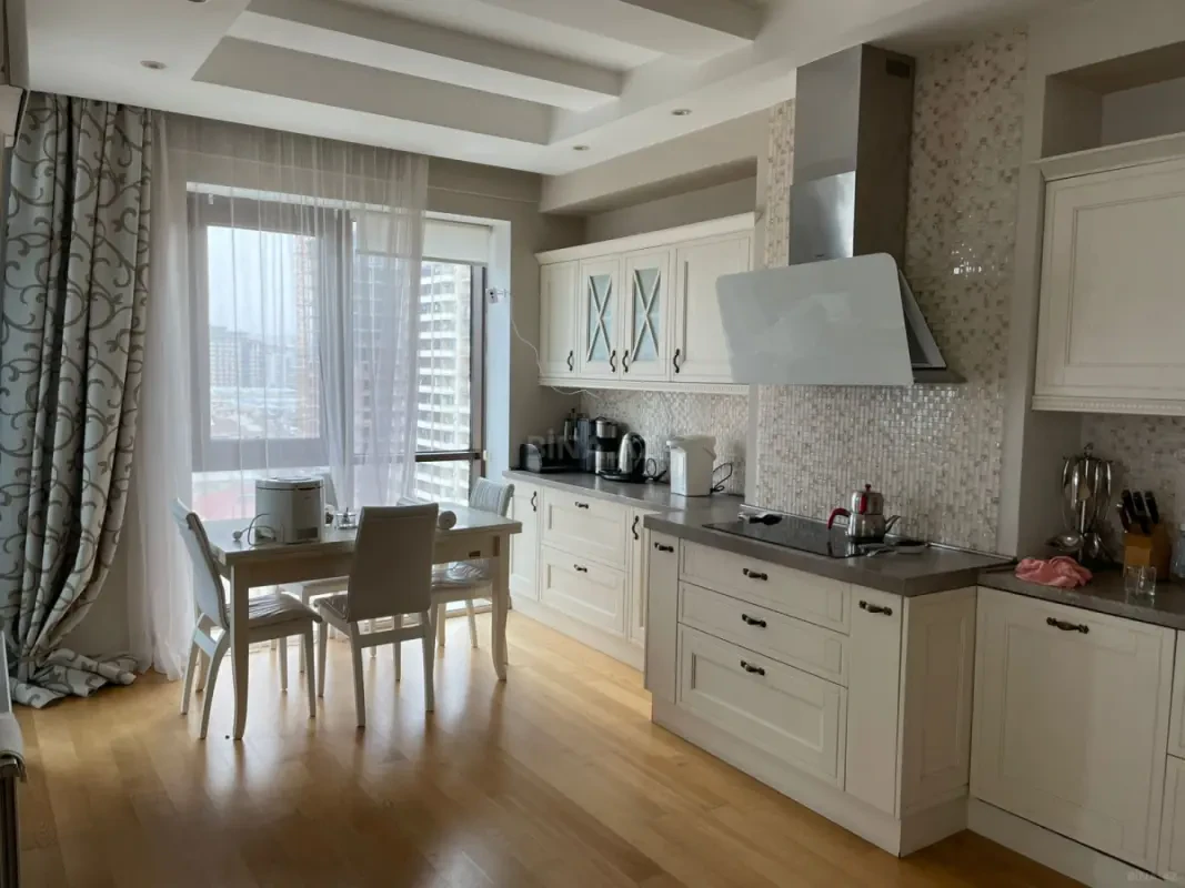 Kirayə verilir 3 otaqlı mənzil 113 m²