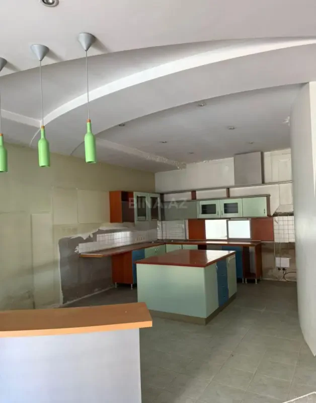 Kirayə verilir 15 otaqlı həyət evi 980 m²