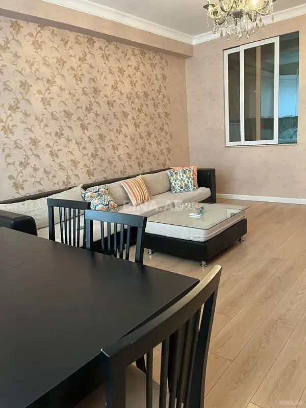 Kirayə verilir 2 otaqlı mənzil 70 m²