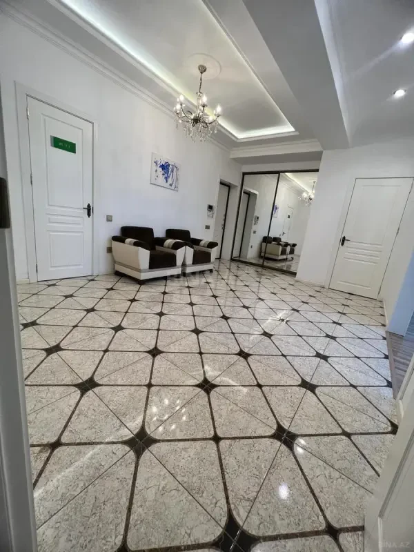 Kirayə verilir 3 otaqlı mənzil 139 m²
