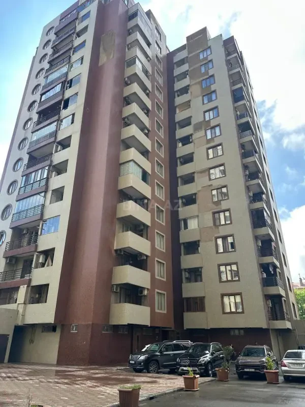 Satılır 2 otaqlı mənzil 93 m²