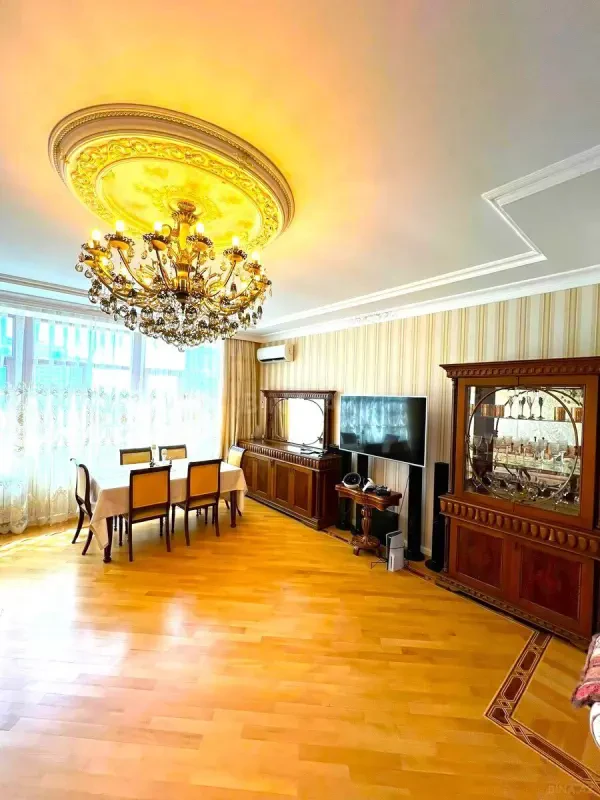 Satılır 3 otaqlı mənzil 140 m²