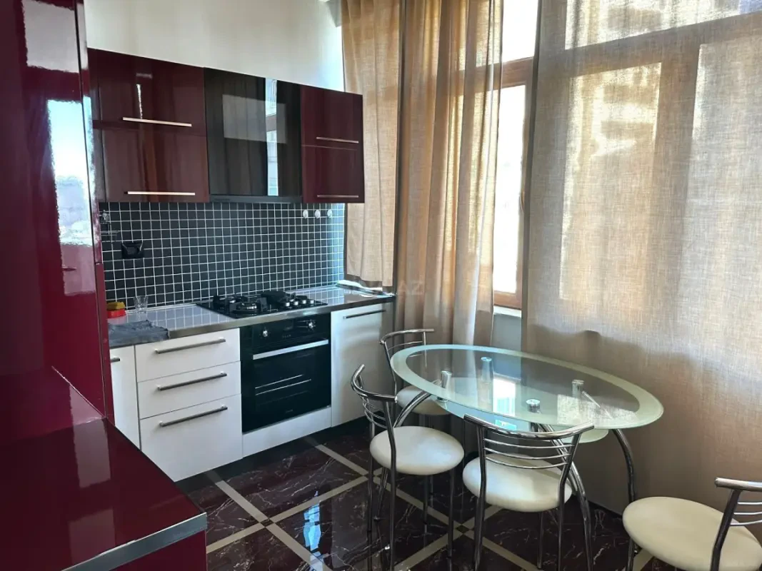 Satılır 4 otaqlı mənzil 120 m²