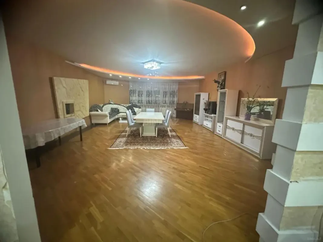 Kirayə verilir 3 otaqlı mənzil 200 m²