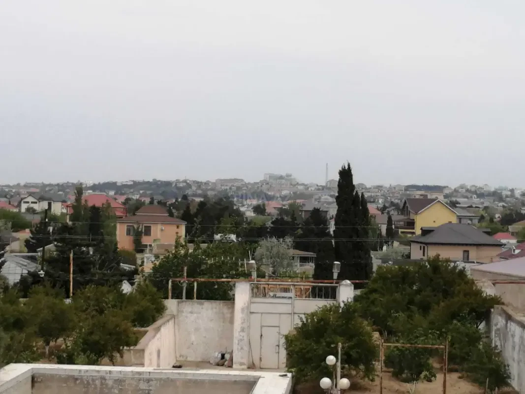 Satılır 9 otaqlı həyət evi 450 m²