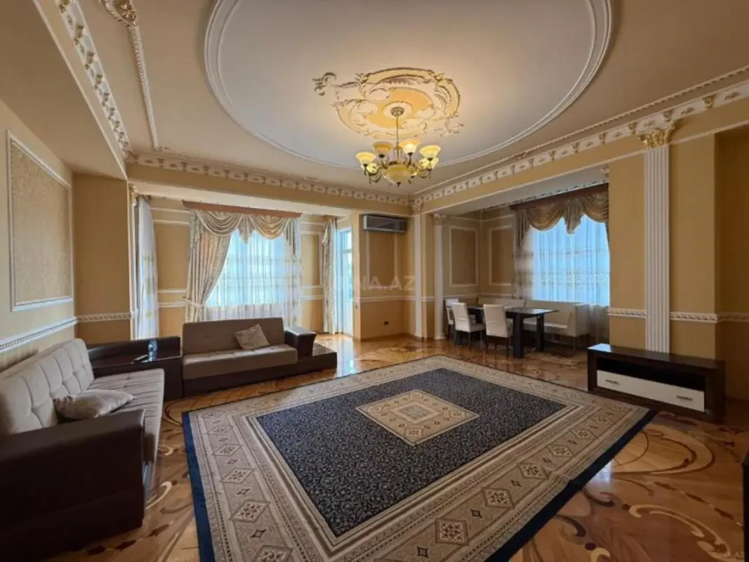 Satılır 4 otaqlı mənzil 240 m²