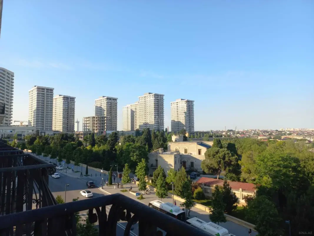 Satılır 4 otaqlı mənzil 173 m²