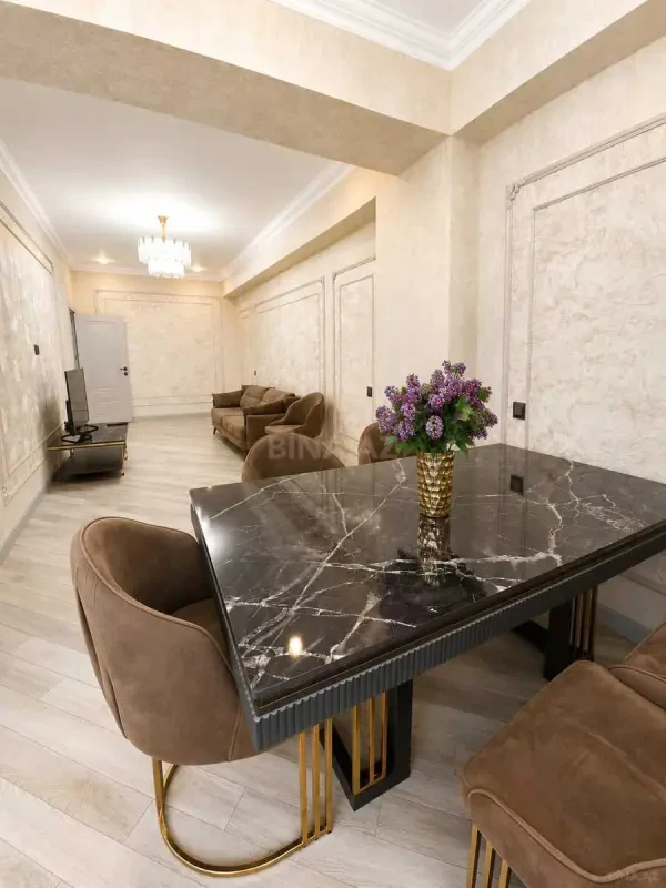 Kirayə verilir 2 otaqlı mənzil 80 m²