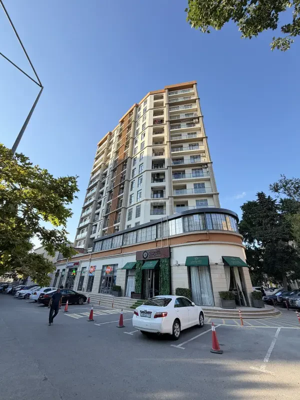 Satılır 4 otaqlı mənzil 145 m²