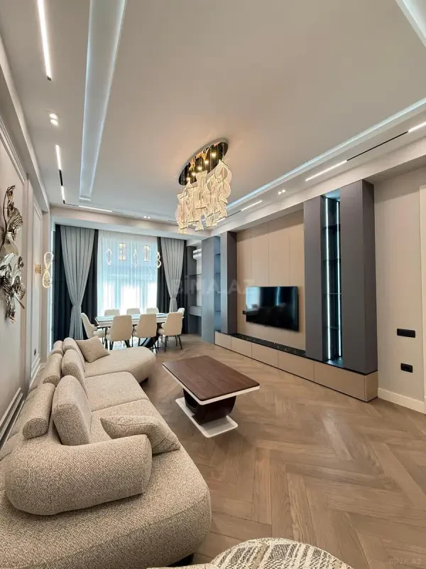 Satılır 4 otaqlı mənzil 172 m²