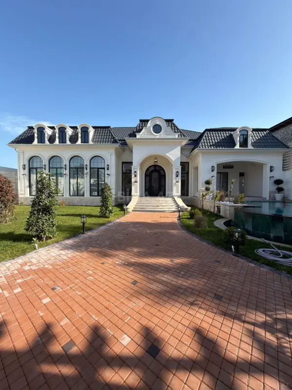 Satılır 5 otaqlı həyət evi 260 m²
