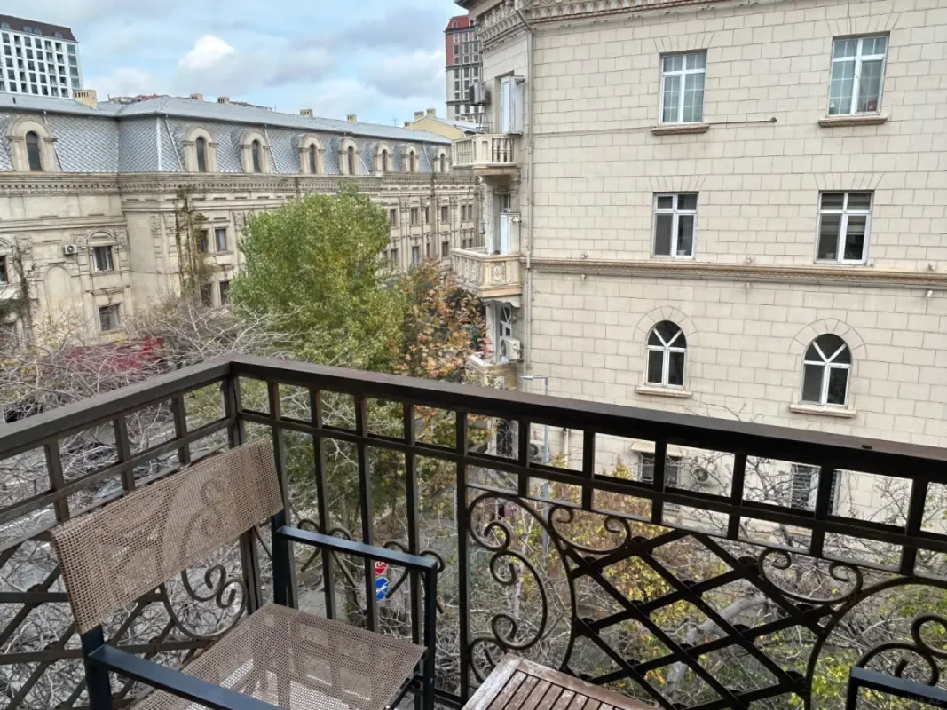 Kirayə verilir 2 otaqlı mənzil 75 m²