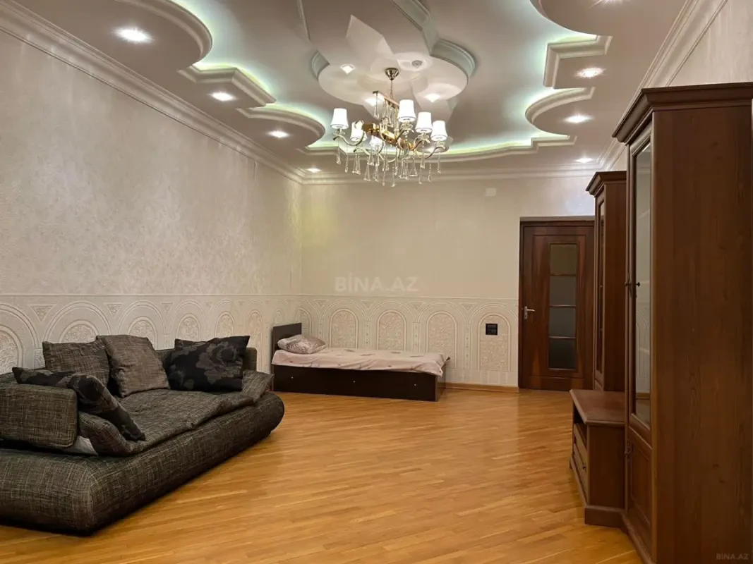 Kirayə verilir 4 otaqlı mənzil 154 m²