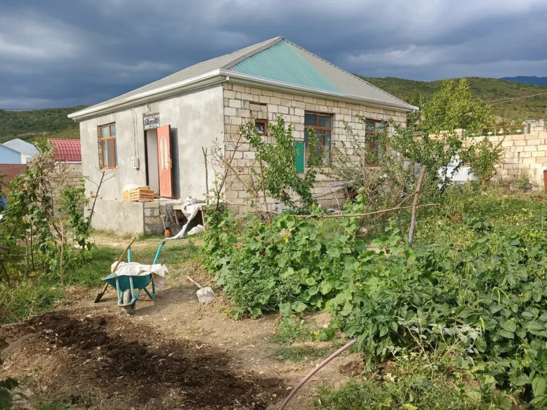 Satılır 4 otaqlı həyət evi 80 m²