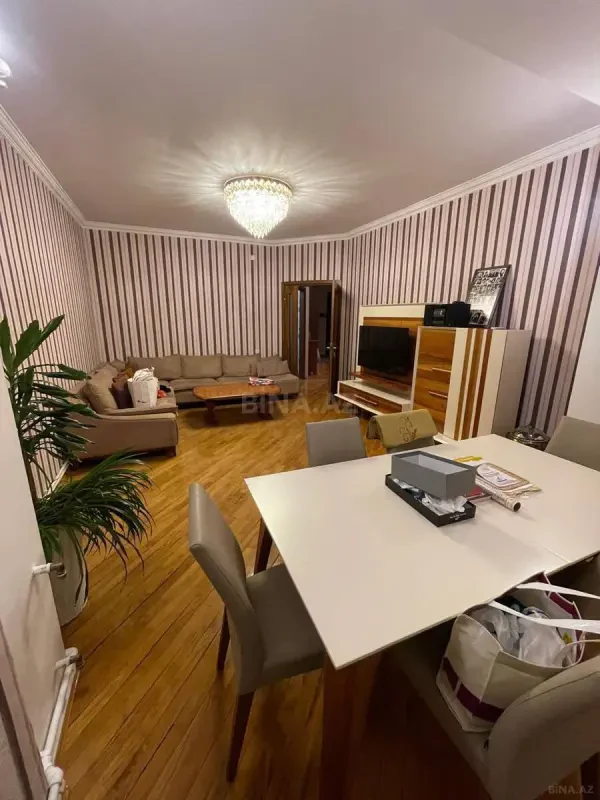Satılır 3 otaqlı mənzil 126 m²