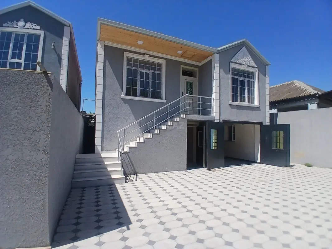 Satılır 6 otaqlı həyət evi 240 m²