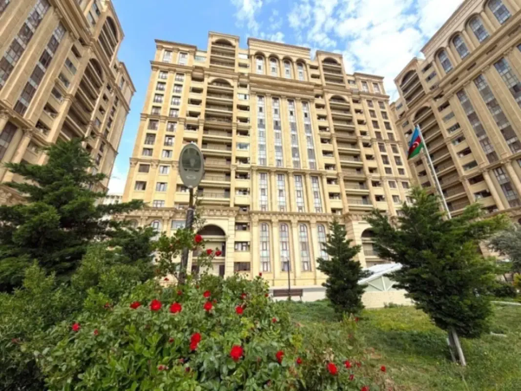 Satılır 3 otaqlı mənzil 117 m²