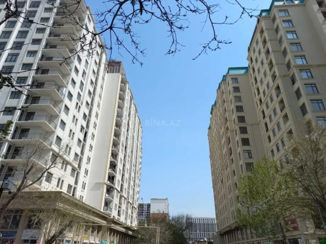 Satılır 4 otaqlı mənzil 228 m²