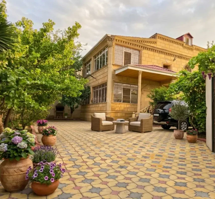 Kirayə verilir 7 otaqlı həyət evi 300 m²