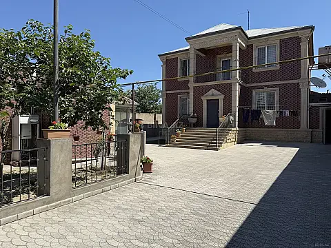 Satılır 4 otaqlı həyət evi 250 m² — Bakı, 8-ci kilometr 4 otaq 250.00 m²