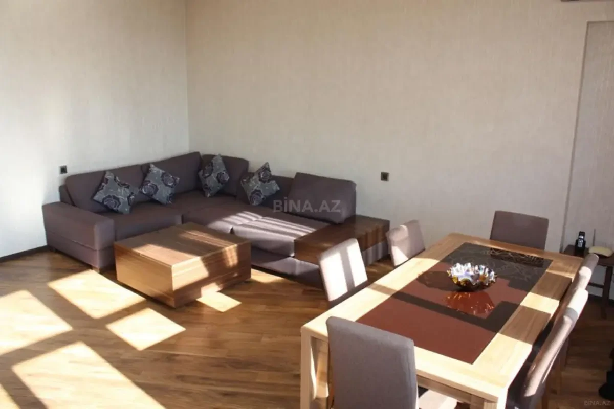 Kirayə verilir 2 otaqlı mənzil 95 m²
