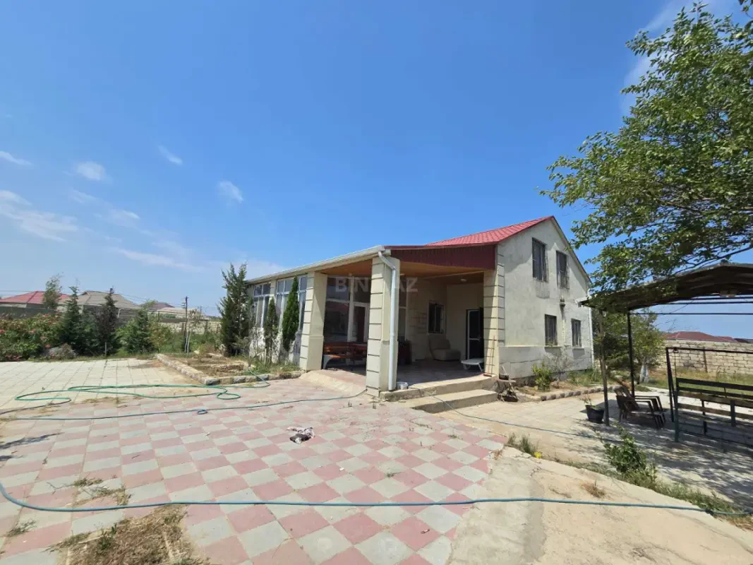Satılır 5 otaqlı həyət evi 200 m²