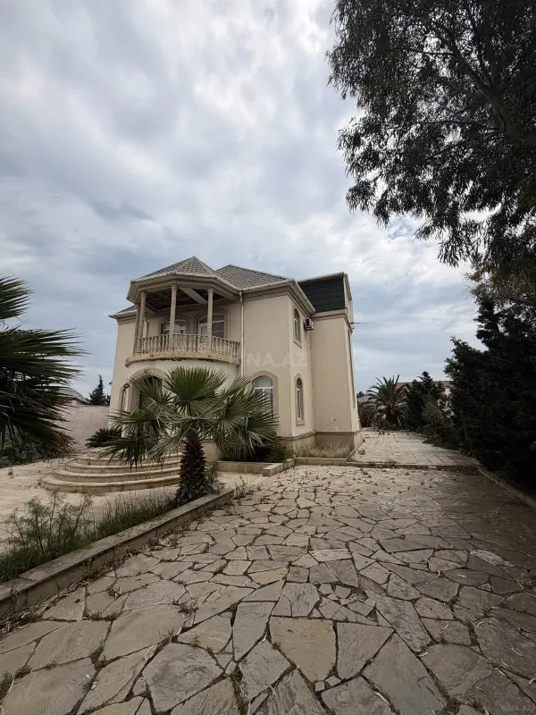 Satılır 6 otaqlı həyət evi 300 m²