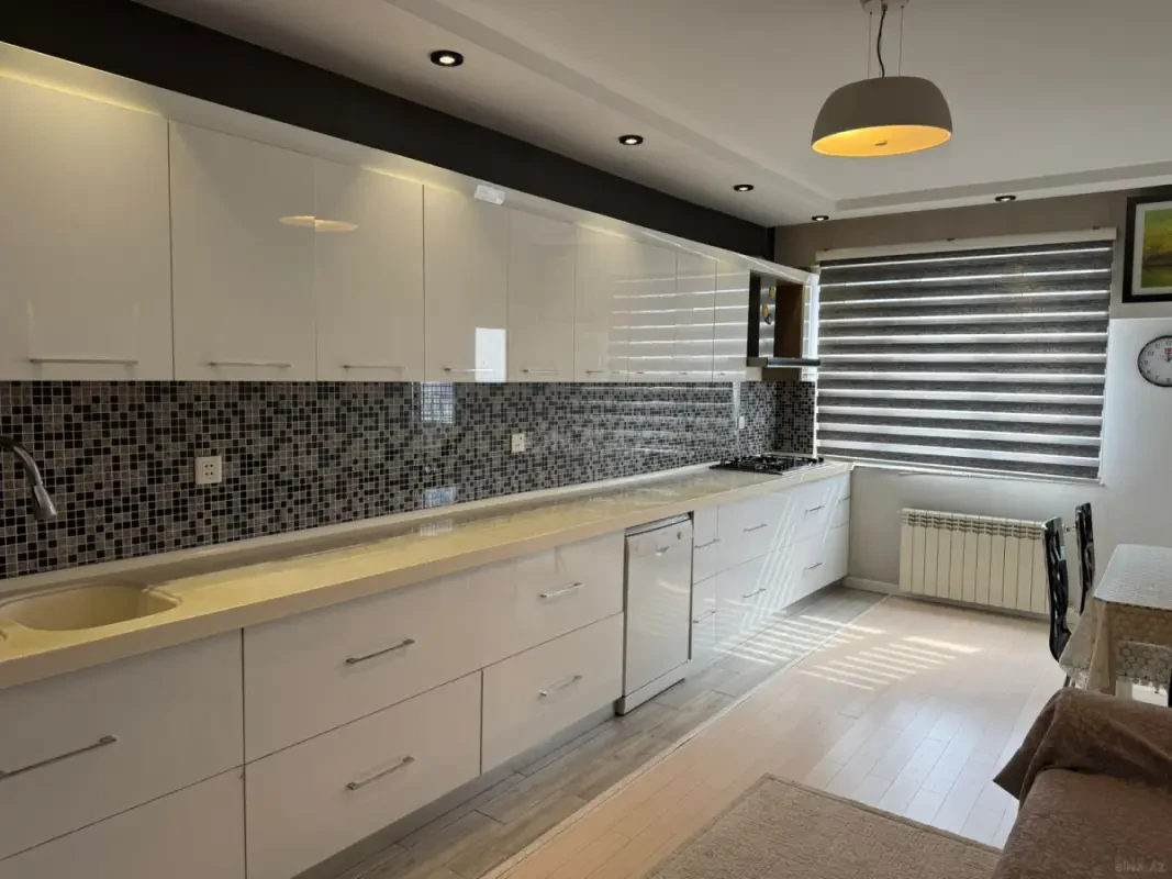 Kirayə verilir 3 otaqlı mənzil 125 m²