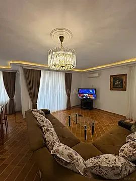 Kirayə verilir 4 otaqlı mənzil 200 m² — Bakı 4 otaq 200.00 m²
