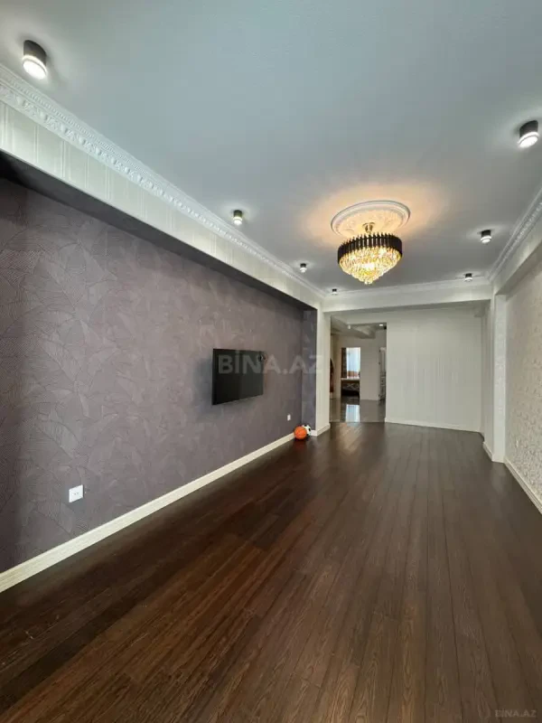 Satılır 3 otaqlı mənzil 126 m²
