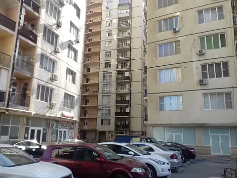 Satılır 3 otaqlı mənzil 81 m² — Bakı, 8-ci mikrorayon 3 otaq 81.00 m²