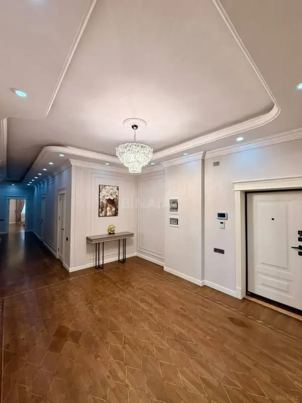 Kirayə verilir 4 otaqlı mənzil 250 m²
